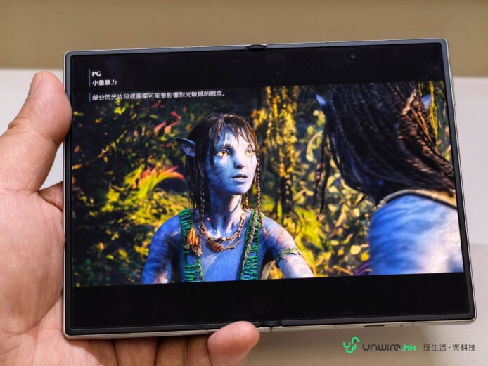 Samsung Galaxy Z Fold8 展示多功能摺疊屏幕.