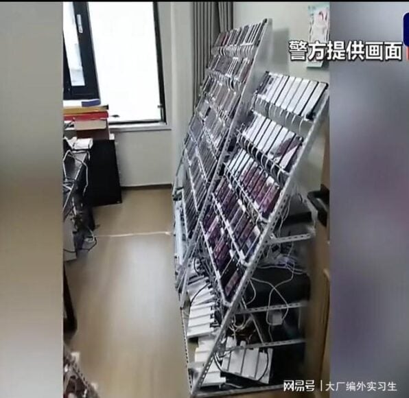 二手手機牆展示多款手機.