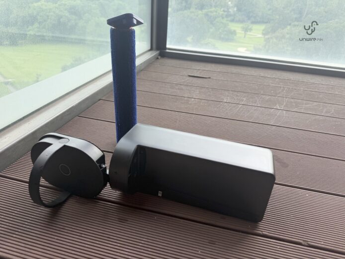 Dyson Spot+Scrub AI 家居清潔裝置展示.