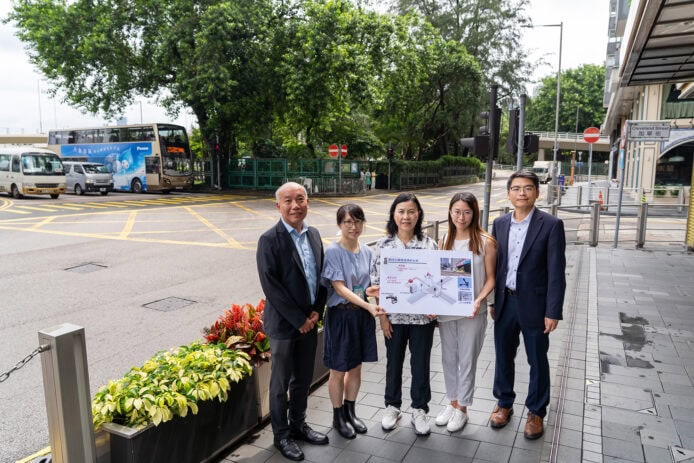團體在街頭展示AI車牌審批系統.