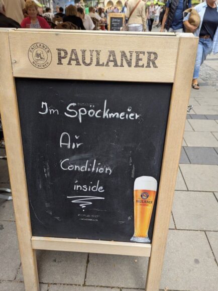 啤酒品牌PAULANER的廣告牌.
