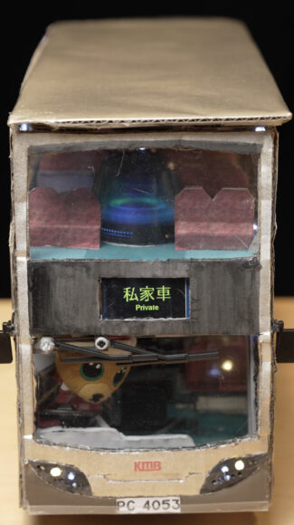 自製紙皮遙控巴士模型展示.