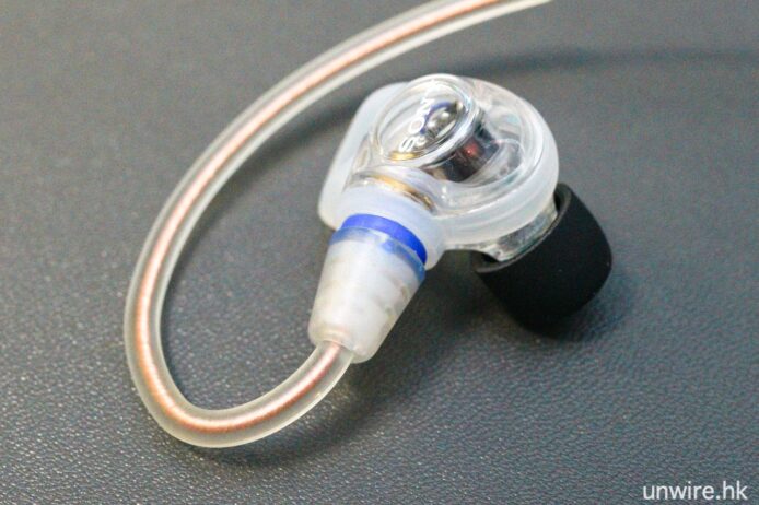Sony IER-M500 入耳式監聽耳機特寫.