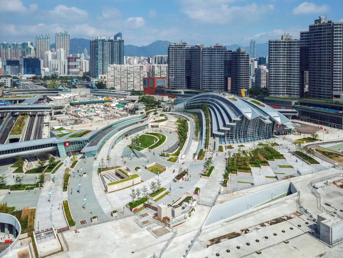 香港西九龍站現代化車站外觀.