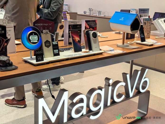HONOR Magic V6 智能手機展示.
