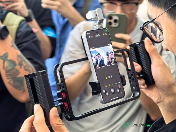 Honor Robot Phone 穩定拍攝裝置示範.