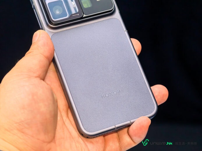 Honor Robot Phone 手機背面細節圖.