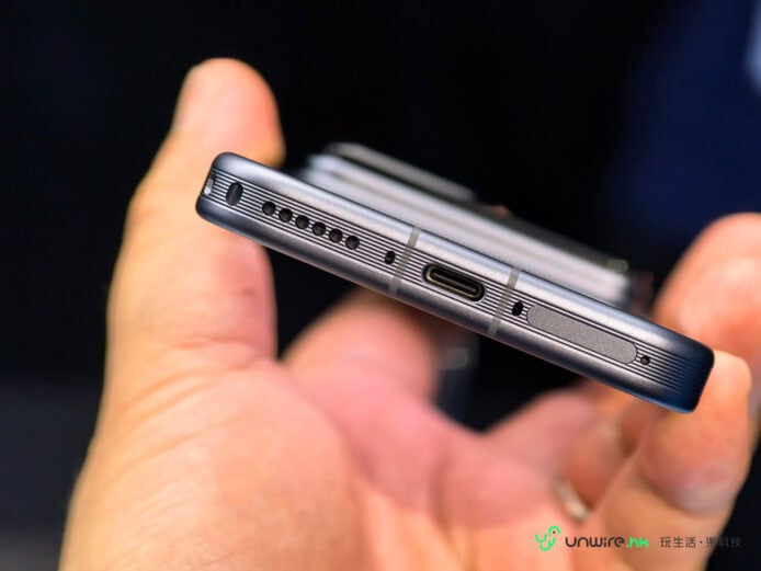 Honor Robot Phone底部接口與揚聲器.