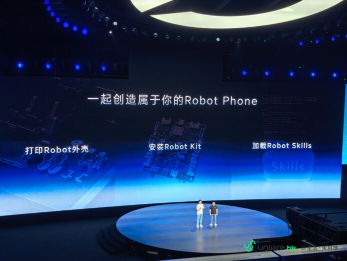 展示Robot Phone功能的發佈會現場.