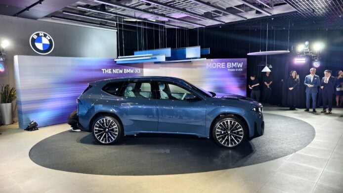 BMW 新世代 iX3 電動SUV展示.