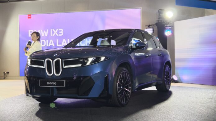 BMW iX3 電動SUV在香港展出.