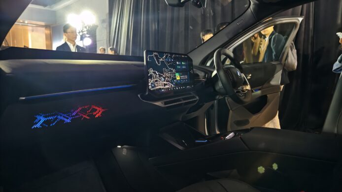 BMW Neue Klasse iX3車內科技儀表盤.