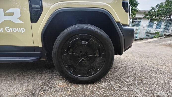 越野風格車輪與硬朗外形.
