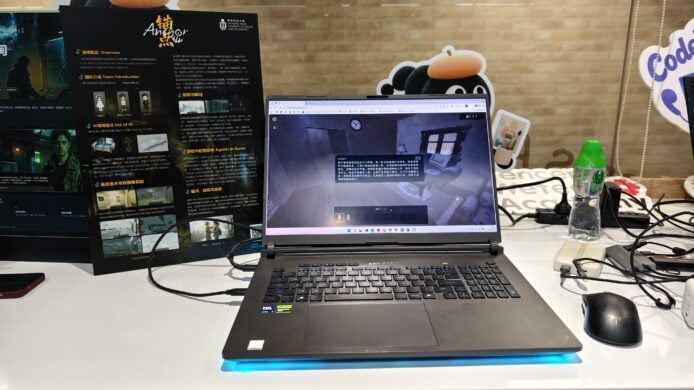 筆記本電腦顯示屏幕和周圍配件.