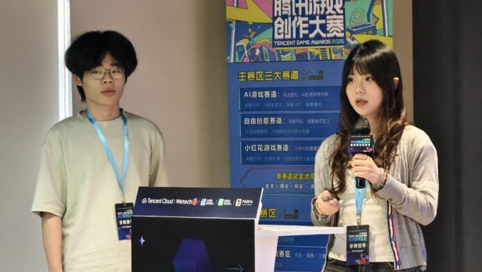 年輕參賽者在科技展覽中展示作品.