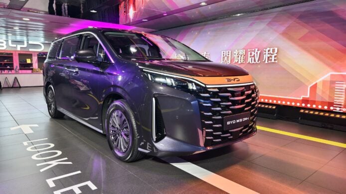 比亞迪M9 DM-i豪華MPV展示.