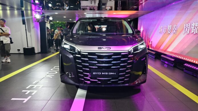 比亞迪M9 DM-i豪華MPV展示.