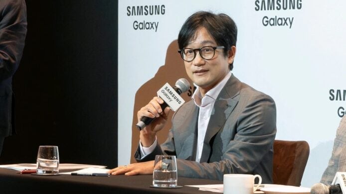 三星代表展示 Galaxy AI 技術與未來手機趨勢.