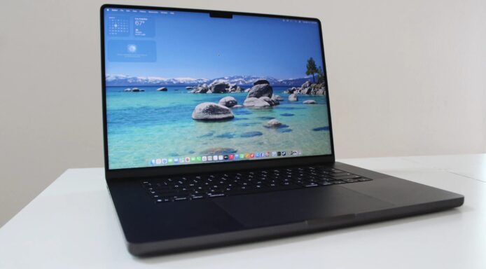 MacBook Pro 過熱導致鍵盤卡住.
