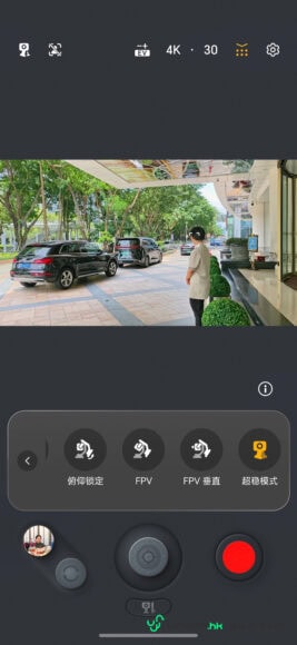 街景拍攝,展示手機拍攝畫面.