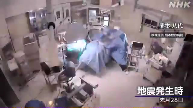 地震中醫護保護病人逃生門.