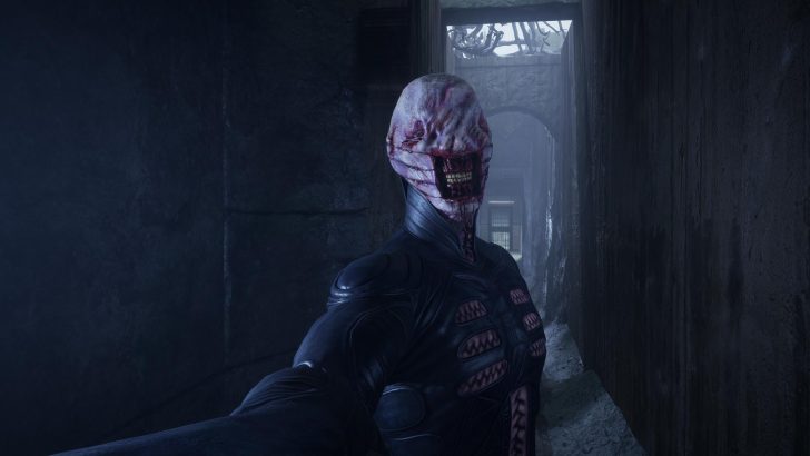 Creepy creature in dark corridor with eerie smile and folded flesh, horror atmosphere.