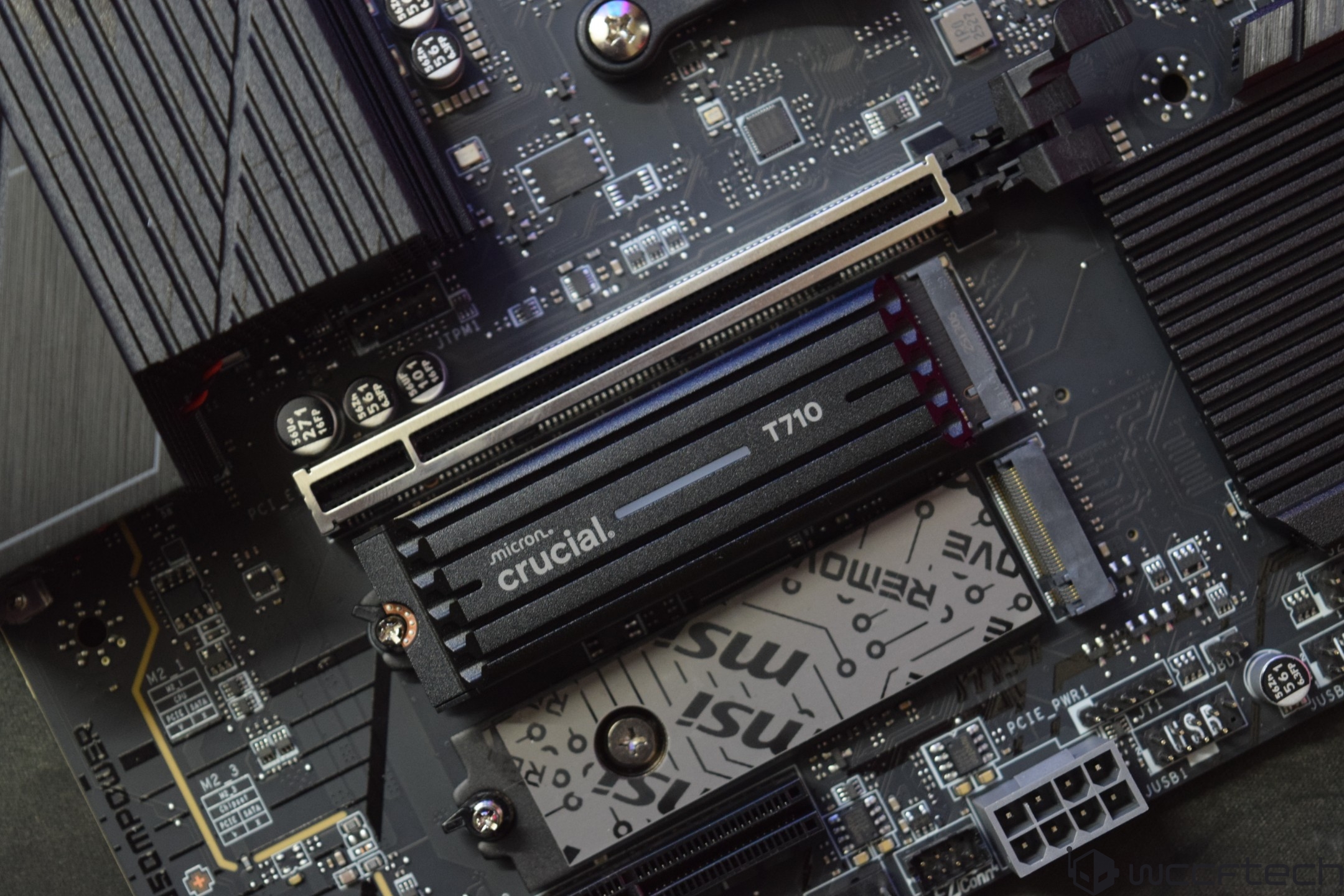 A Crucial T710 SSD is installed on an MSI motherboard.