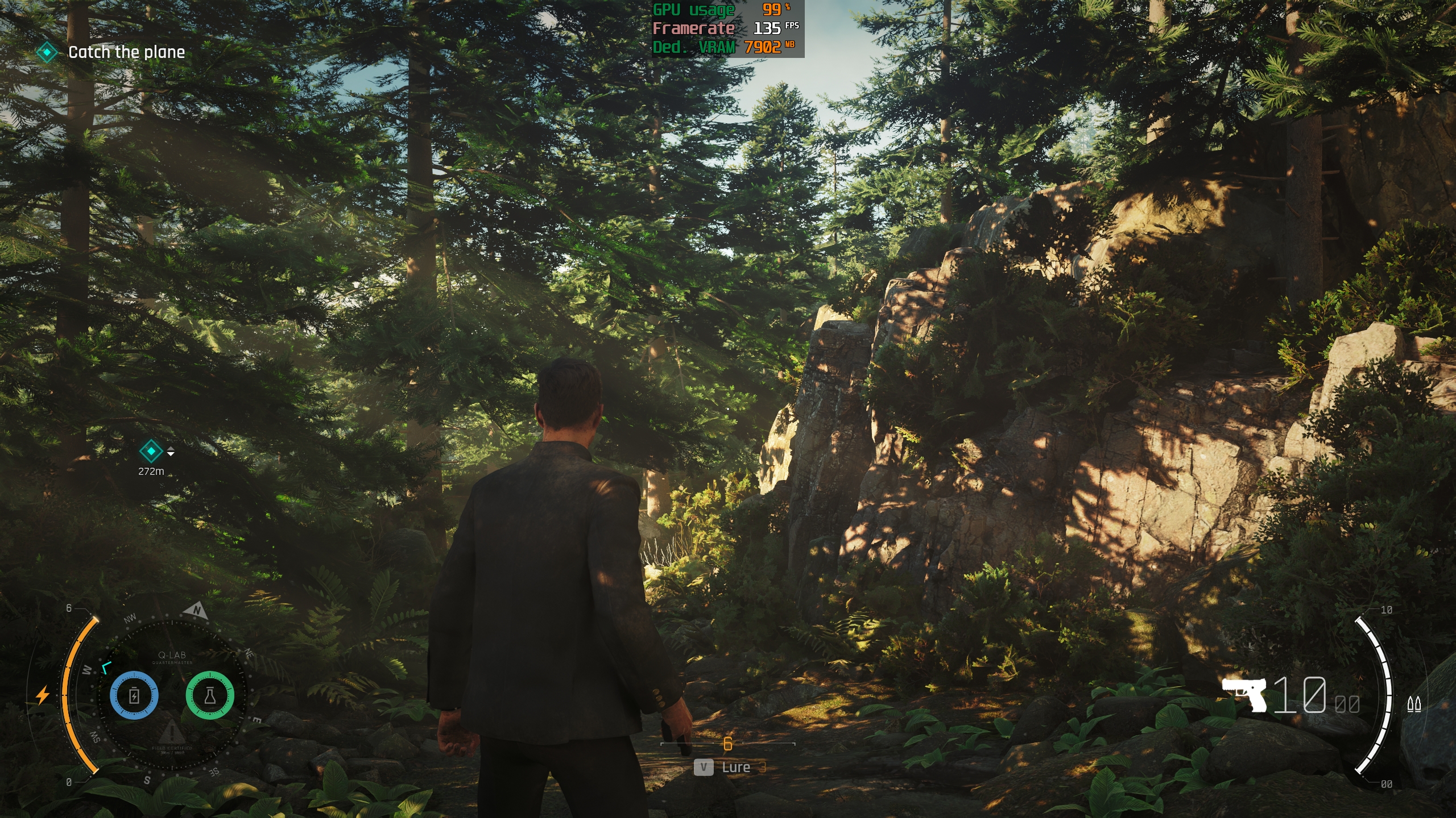 A character in a dense forest setting in the game 'Crysis', with on-screen objectives reading 'Catch the plane' and performance metrics showing 'Framerate: 135 FPS'.