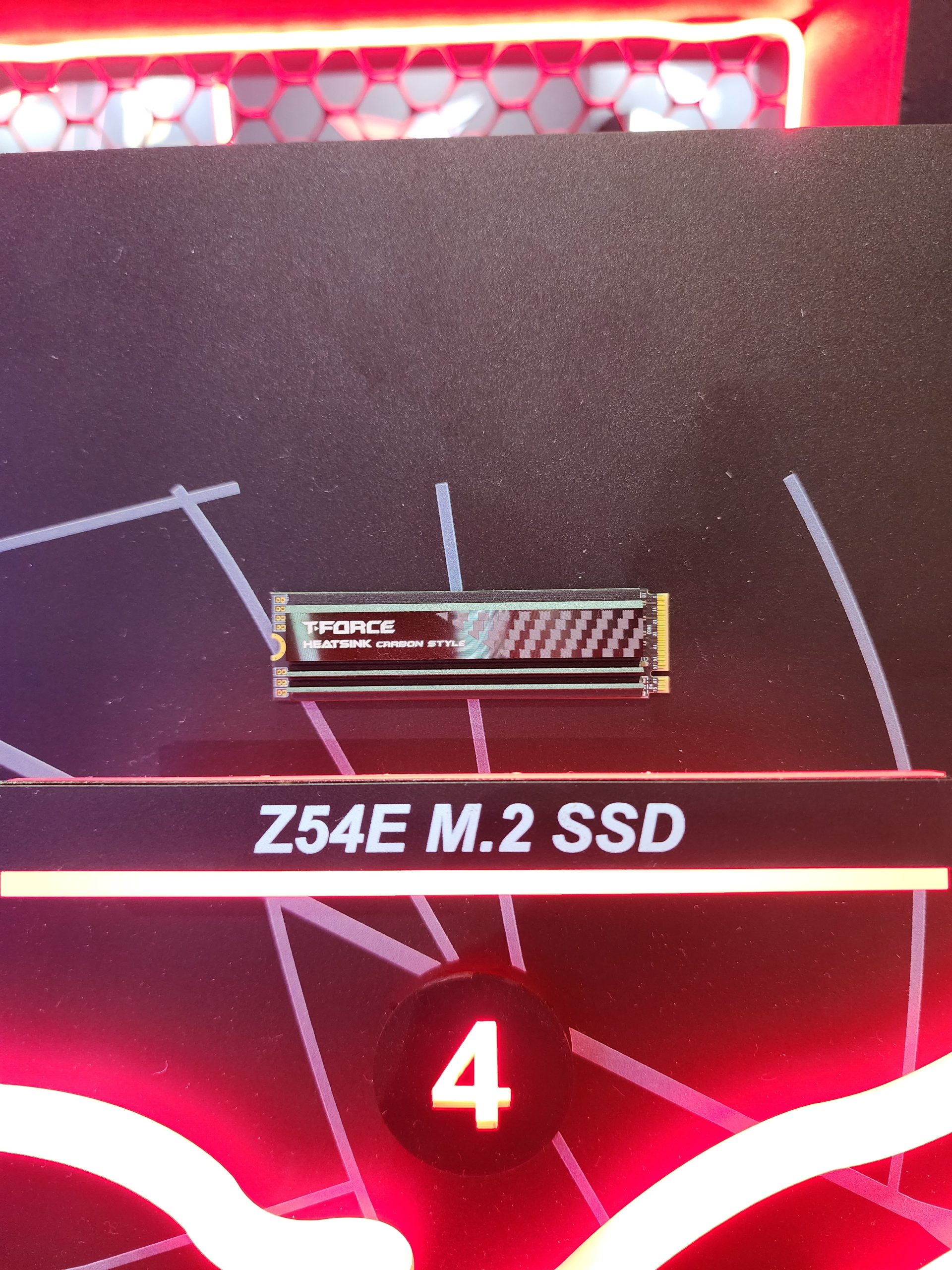 A T-Force Z54E M.2 SSD is displayed with a 'HEATSINK CARBON STYLE' label.