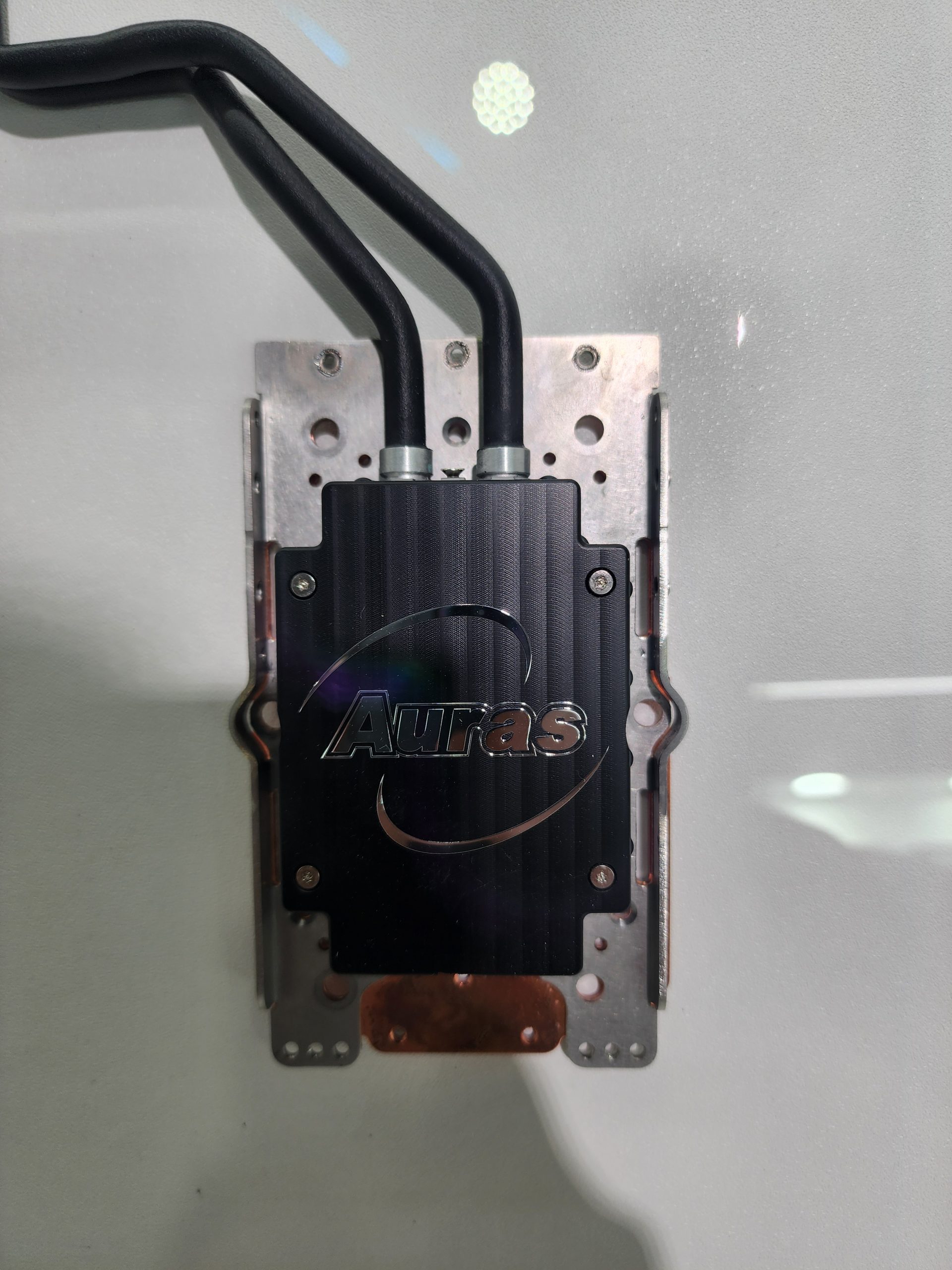 A close-up of an Auras-branded heatsink with dual copper heat pipes.