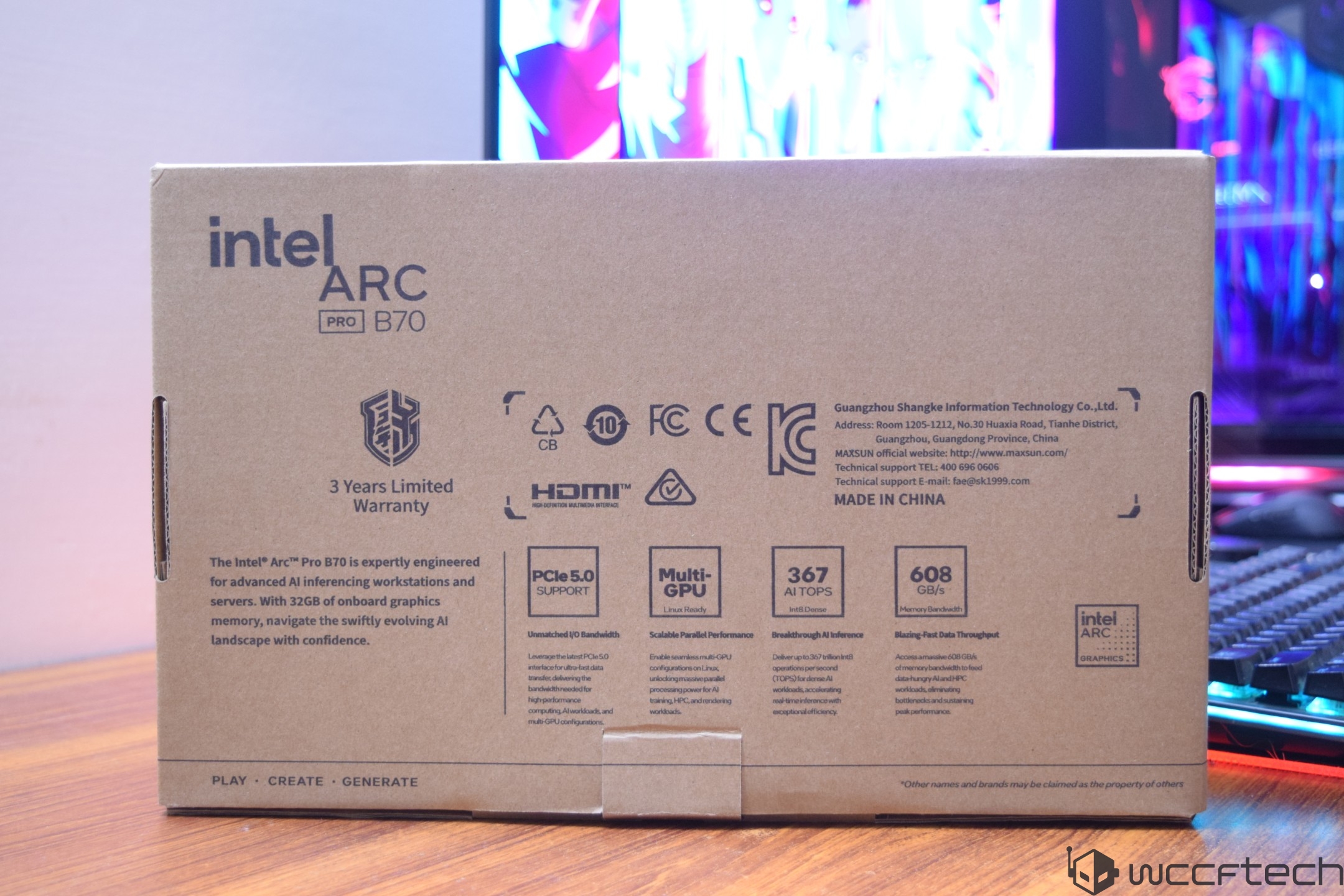 The image shows the packaging for the Intel Arc Pro B70, highlighting features like 32GB onboard graphics memory, PCIe 5.0 support, and 3 Years Limited Warranty text.