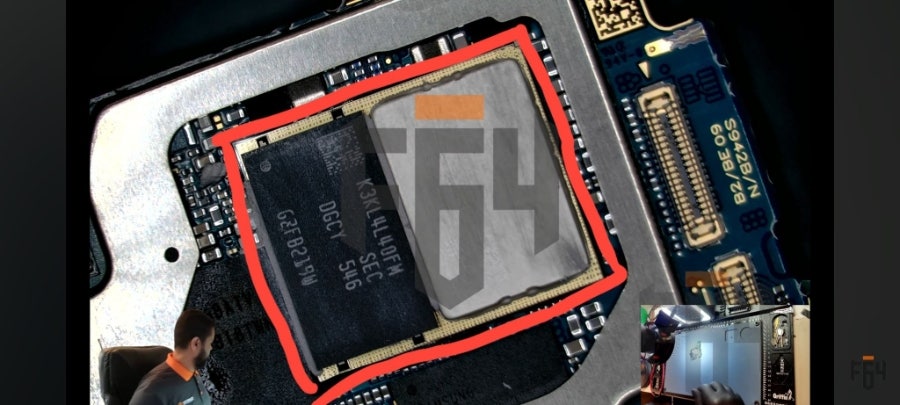 A close-up of a Samsung K3LK4G44MM 516 DRAM module on a circuit board.
