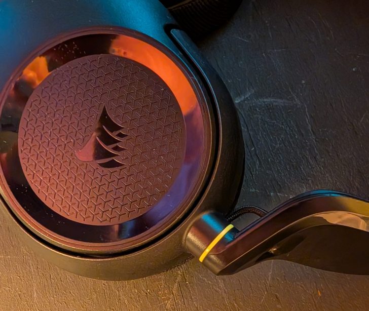 Corsair HS35 v3 Wireless close up