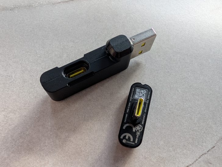 Corsair HS35 v3 Wireless close up dongle