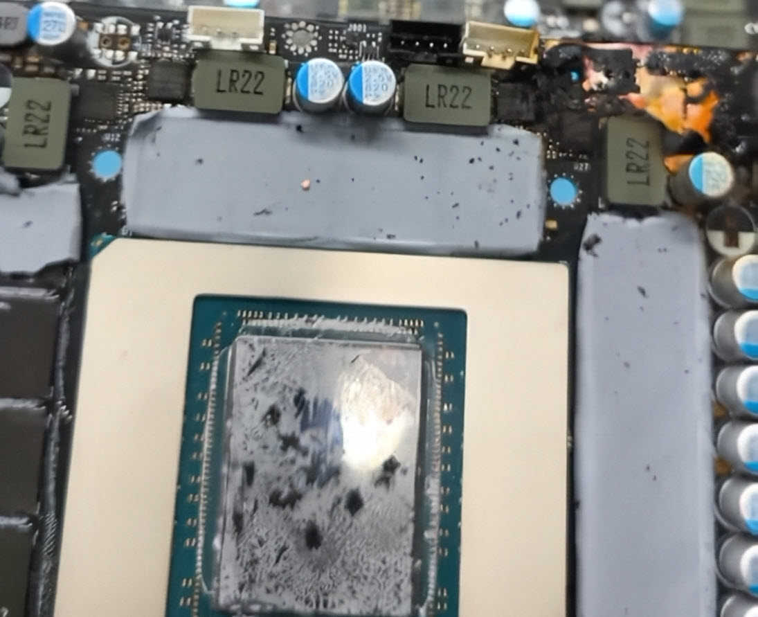 A close-up of an exposed GPU chip surrounded by capacitors labeled 'LR22' on a circuit board.
