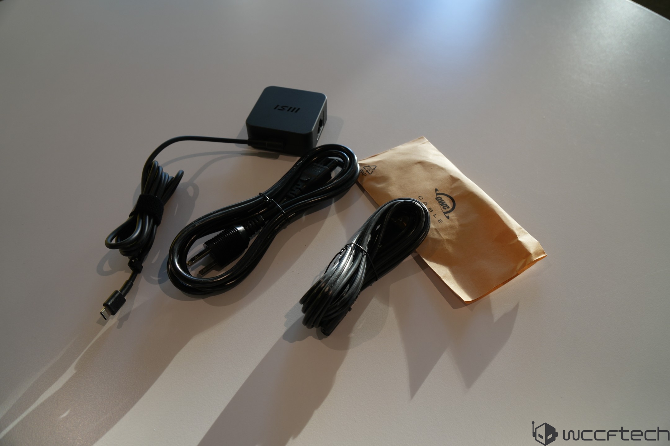 A power adapter labeled MSI is shown alongside a set of cables and a packaging envelope with the Intel Cable logo.