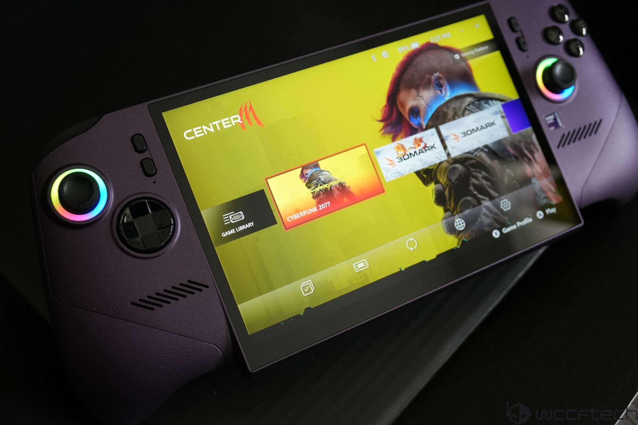 A handheld gaming device with 'CENTER' branding displays the game 'Cyberpunk 2077' and two instances of '3DMark' on its screen.