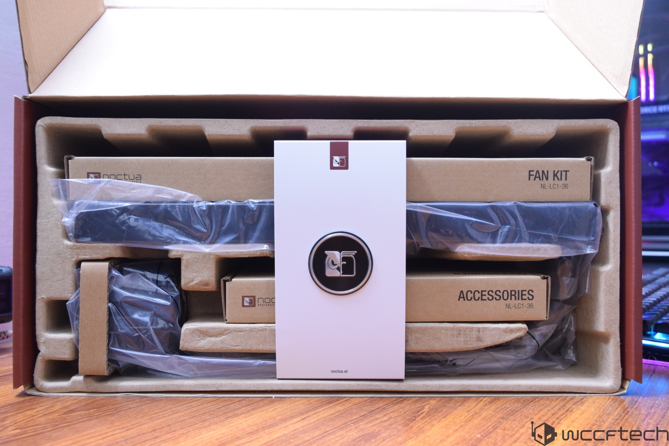 The image shows an open box containing Noctua NL-LC1-36 fan kit and accessories packaging.
