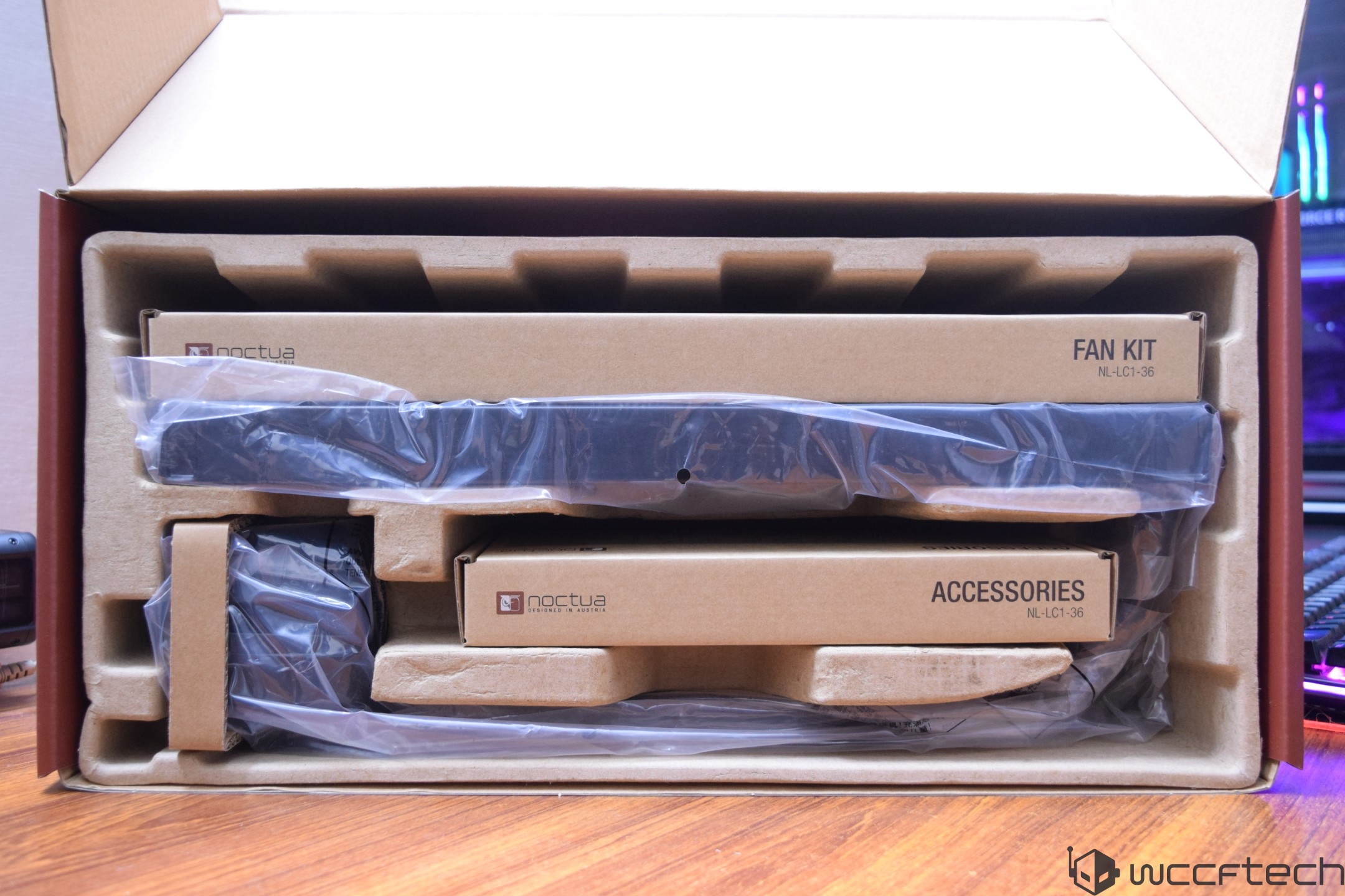 The image shows a Noctua fan kit labeled 'FAN KIT NL-LC1-36' and 'ACCESSORIES NL-LC1-36' in a cardboard box.