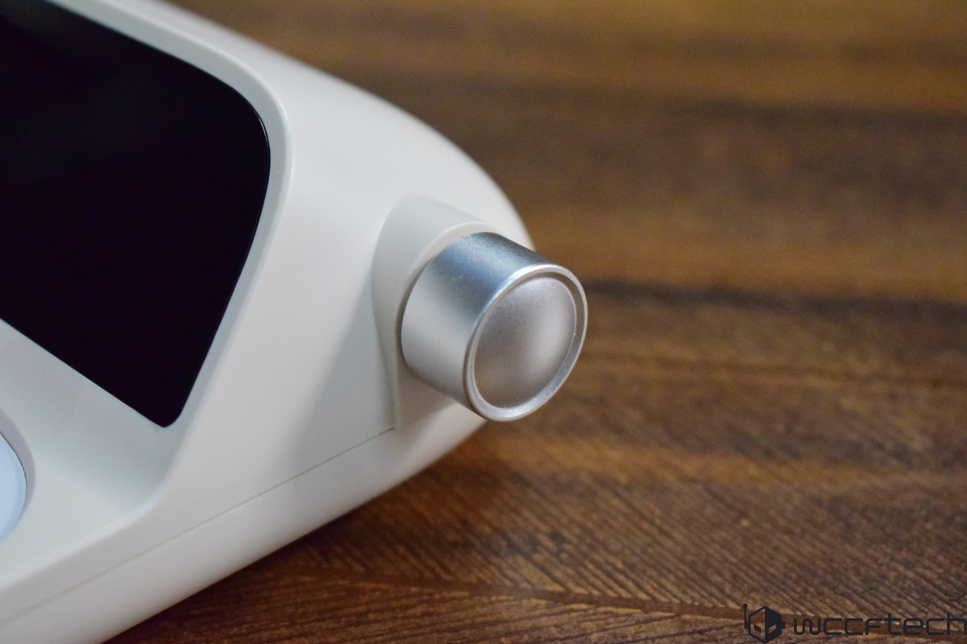 Close-up of a silver and white rotary dial on a gaming device.