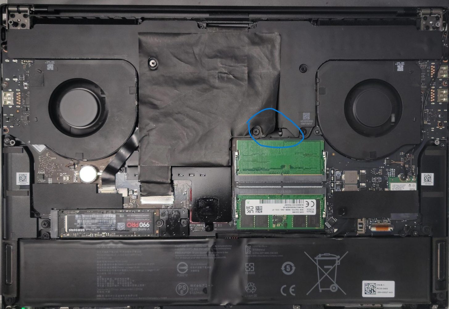 Razer Blade 18 gaming laptop owner shows how his vapor chamber got busted