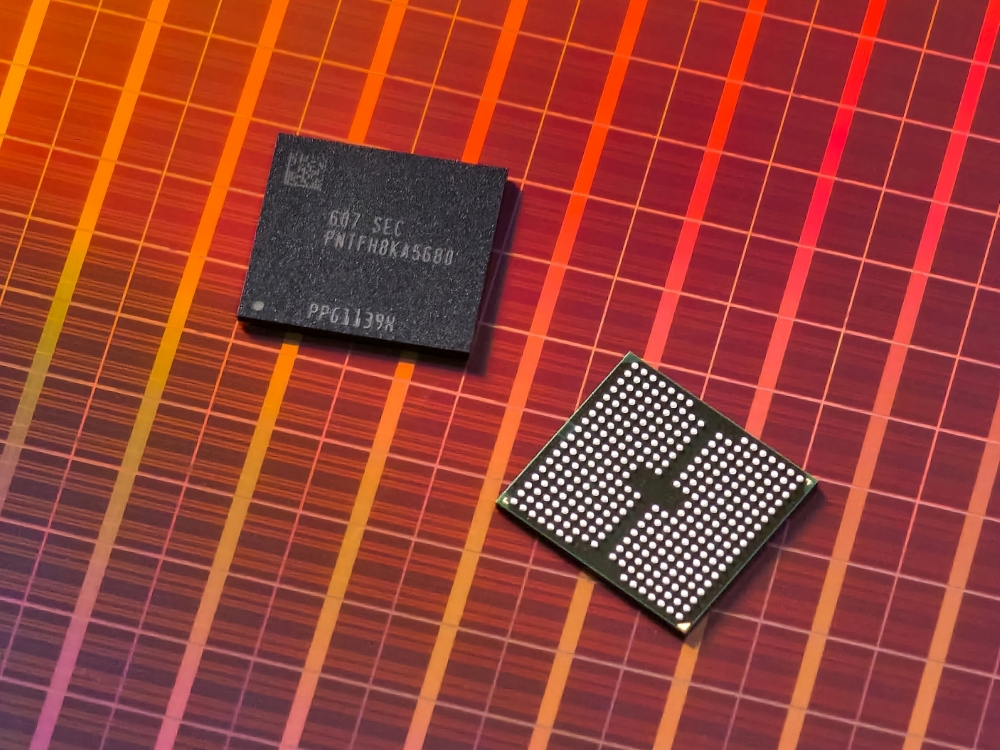 A Samsung memory chip labeled 'SEC PNTF80KAS680' sits on a colorful silicon wafer grid.
